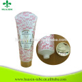 belle fille visage maquillage tube pour cosmétique